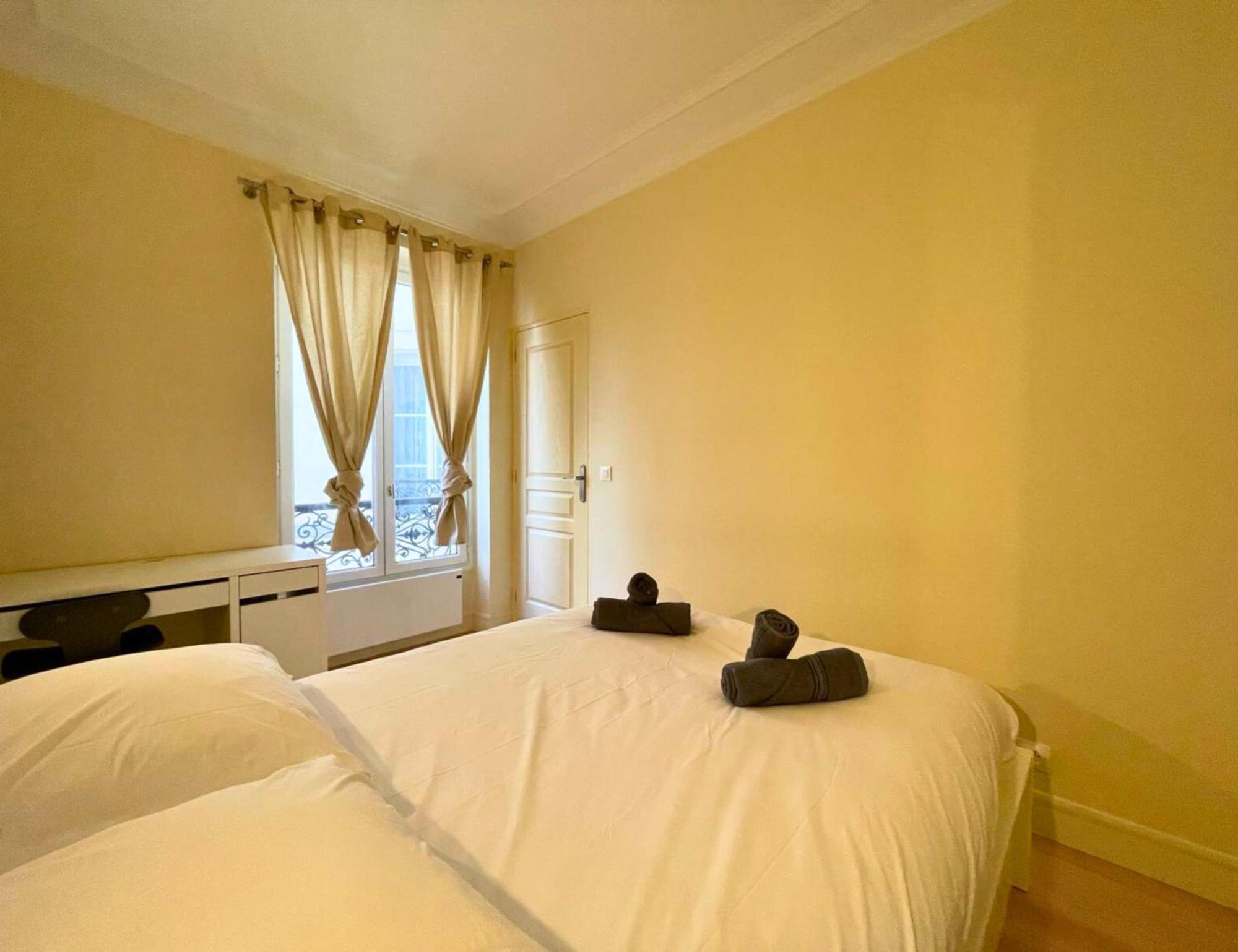 Chambre Lit Double Et Salon Avec Canape-Lit A 10 Minutes Des Champs Elysees パリ エクステリア 写真