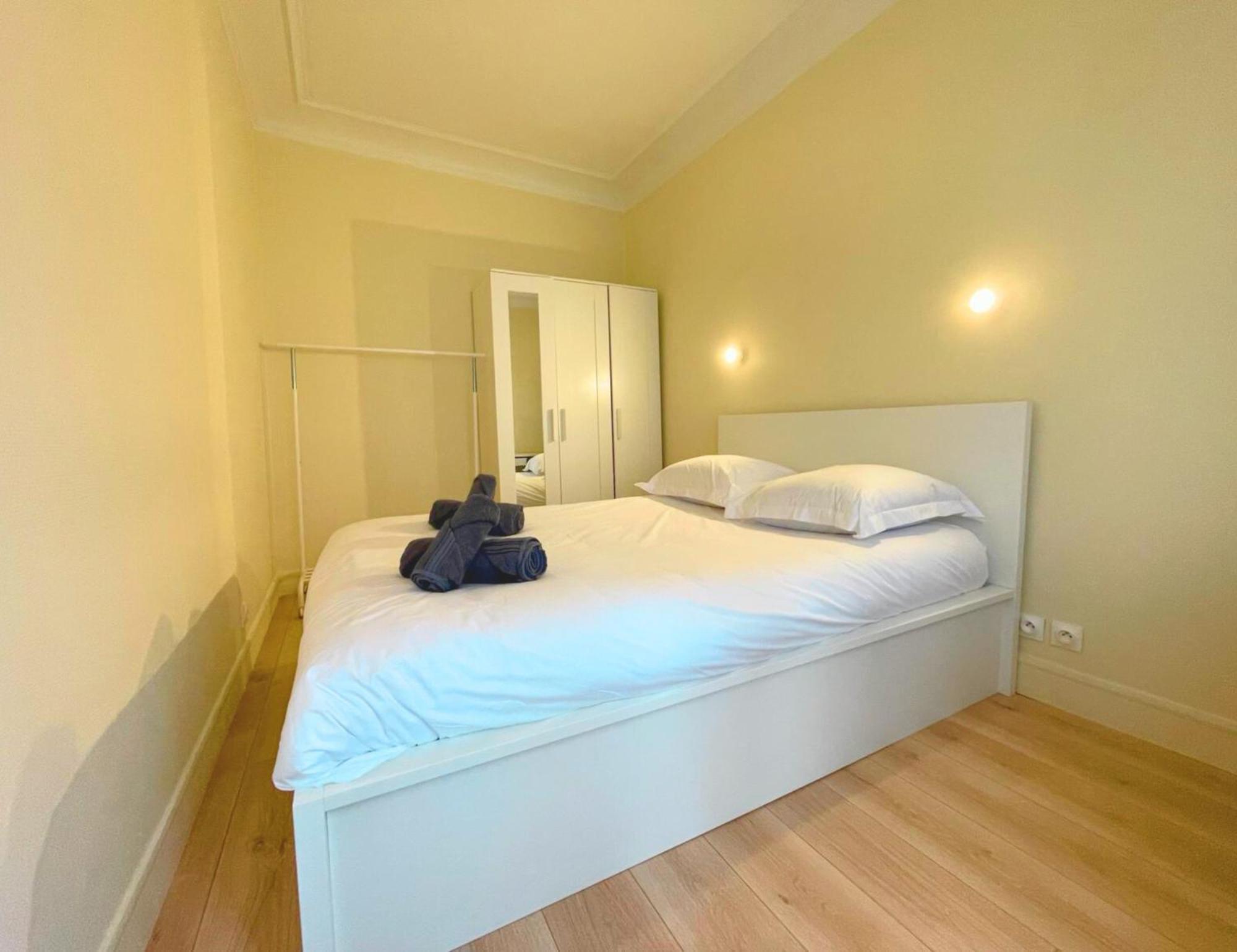 Chambre Lit Double Et Salon Avec Canape-Lit A 10 Minutes Des Champs Elysees パリ エクステリア 写真