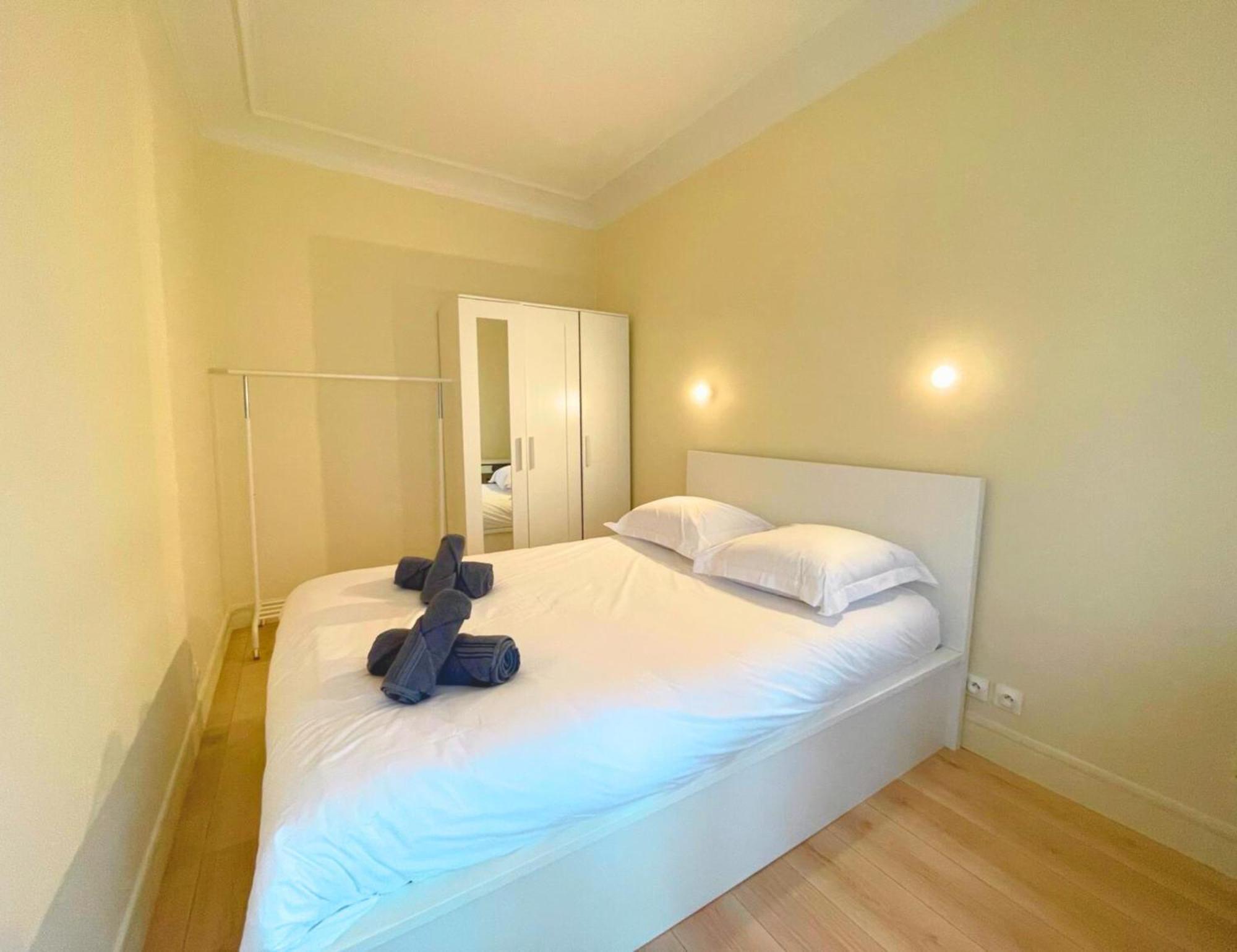 Chambre Lit Double Et Salon Avec Canape-Lit A 10 Minutes Des Champs Elysees パリ エクステリア 写真