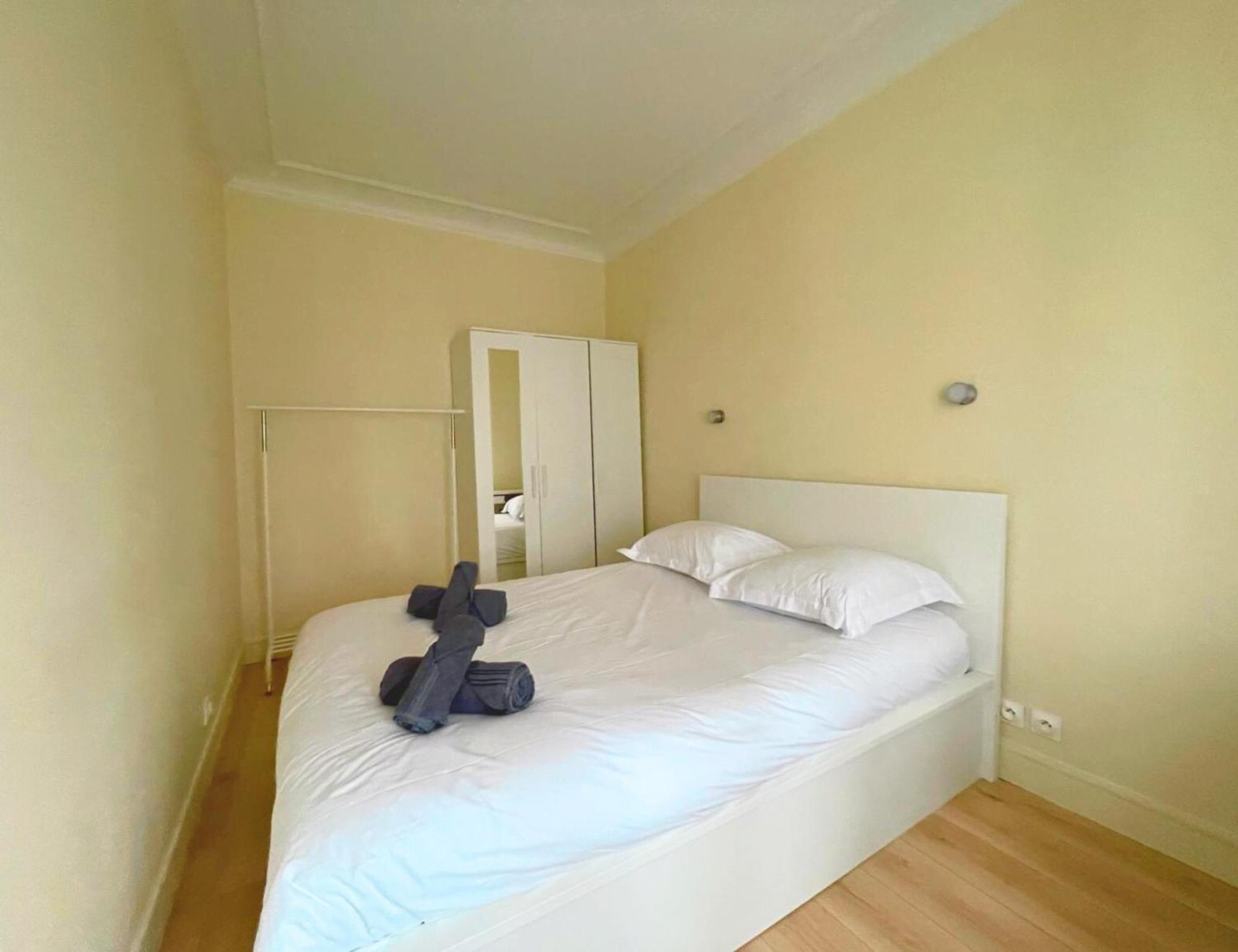 Chambre Lit Double Et Salon Avec Canape-Lit A 10 Minutes Des Champs Elysees パリ エクステリア 写真